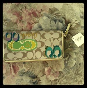 **New Coach Zippered Wallet**